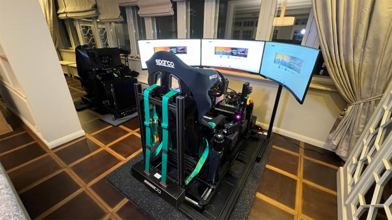 Два мира: как мы создали автосимулятор и авиасимулятор для одной семьи